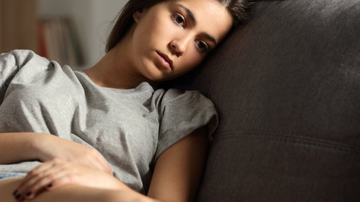Девушка чувствует себя плохо